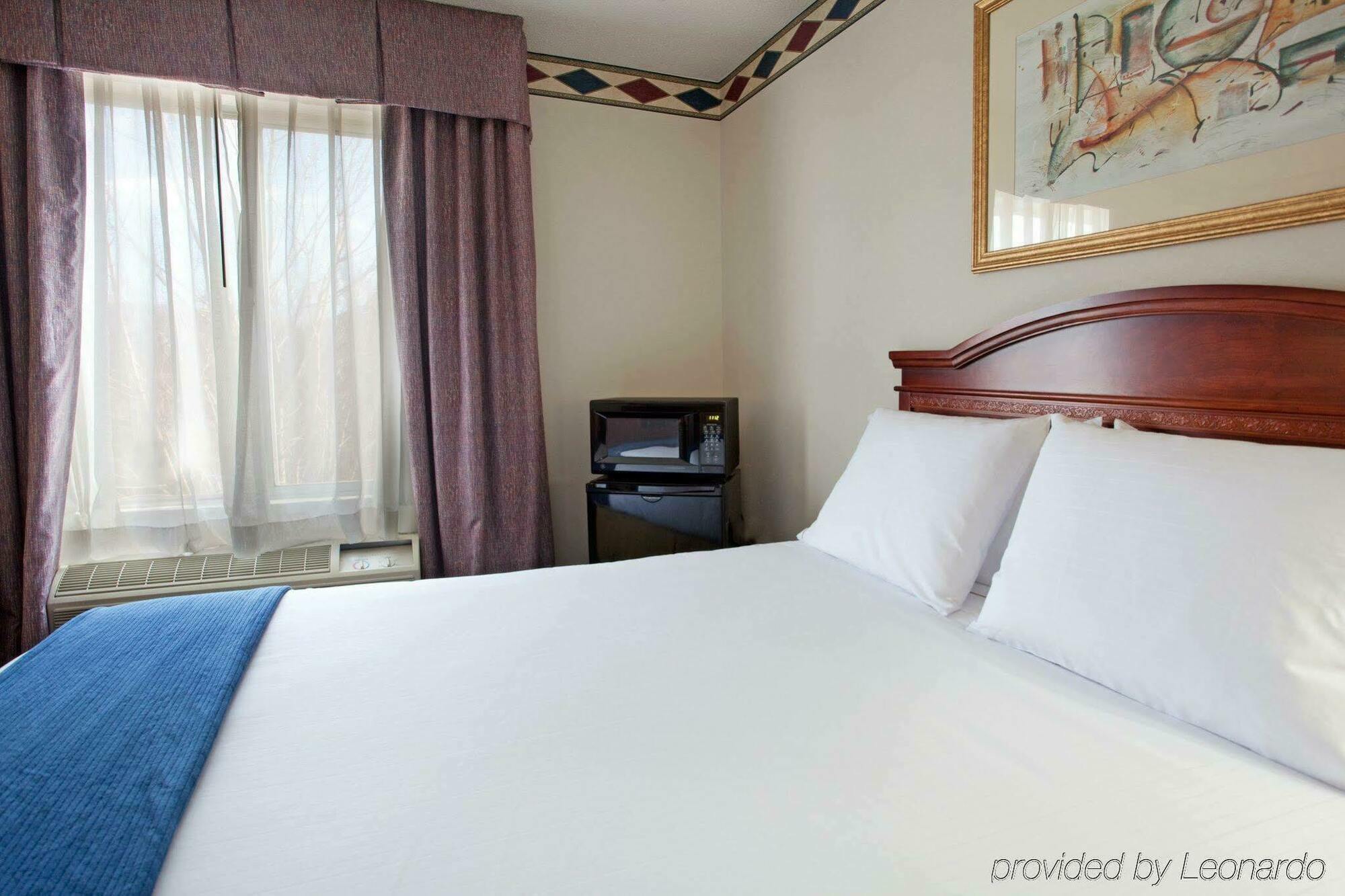 Holiday Inn Express Hotel & Suites Mebane By Ihg Exterior photo